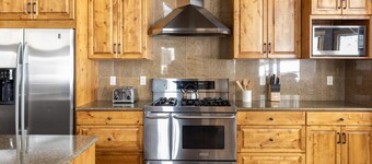 Highline by Avantstay Breathtaking Mountain Home w Hot Tub Views