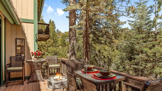 House | 4 bedrooms - Sutter Ln by Avantstay Beautifully Remodeled Kitchen 4cabin-chic Bedrooms (Lake Arrowhead)