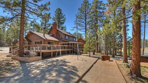 Unclassified image, 3 of 24, button - Classic Lake House by Avantstay Large Property on the Lake w Hot Tub (Big Bear Lake)
