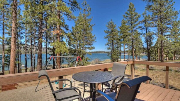 Unclassified image, 1 of 24, button - Classic Lake House by Avantstay Large Property on the Lake w Hot Tub (Big Bear Lake)