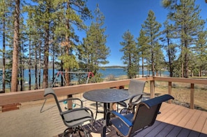 House | 4 bedrooms - Classic Lake House by Avantstay Large Property on the Lake w Hot Tub (Big Bear Lake)