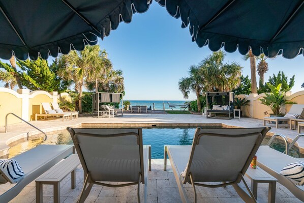 House - Promenade by Avantstay Beach Front Mansion w Breathtaking Views Pool (Miramar Beach)