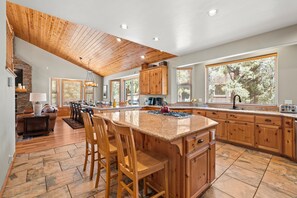 House - Linaker Lodge by Avantstay Gorgeous Cabin in Big Bear w Views (Big Bear Lake)