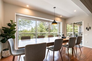 House - Lake Point by Avantstay 2 Decks Great Lake Views (Cedar Glen)