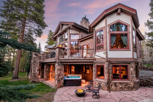 Cherry Ridge by Avantstay Incredible Mountain Mansion w Game Room Hot Tub Views
