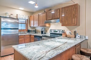 House | 2 bedrooms - Ghostriders 5 by Avantstay 2 Bedroom Condo Near Main Street Hiking Skiing STR Permit 3571 (Telluride)