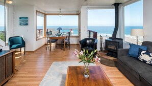 House | 3 bedrooms - Blue Horizon by Avantstay Panoramic Views of the Ocean w Entertainers Patio (Rockaway Beach)