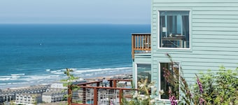 Blue Horizon by Avantstay Panoramic Views of the Ocean w Entertainers Patio