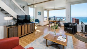 House | 3 bedrooms - Blue Horizon by Avantstay Panoramic Views of the Ocean w Entertainers Patio (Rockaway Beach)