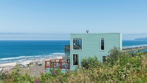 House | 3 bedrooms - Blue Horizon by Avantstay Panoramic Views of the Ocean w Entertainers Patio (Rockaway Beach)