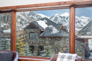 House | 3 bedrooms - Ghostriders 11 by Avantstay Top Floor Condo w Large Patio Mountain Views (Telluride)