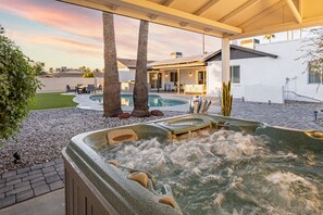 Room - Grayhawk by Avantstay Modern Home w Pool Hot Tub Bocce Fire Pit Pool Table Putt-putt Putting Green (Scottsdale)