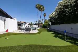 House - Grayhawk by Avantstay Modern Home w Pool Hot Tub Bocce Fire Pit Pool Table Putt-putt Putting Green (Scottsdale)