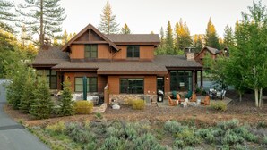 House | 3 bedrooms - Quartz by Avantstay Stunning Home In Truckee w Views (Truckee)