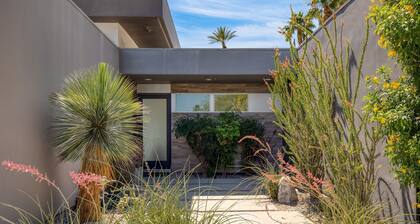 Polo Villa 6 by Avantstay Features Expansive Putting Green Pool Spa Outdoor Firepit 260324 5 Bedrooms