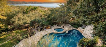 Dawson by Avantstay Serene Austin Home set Amongst Nature w Pool Close to Lake Travis