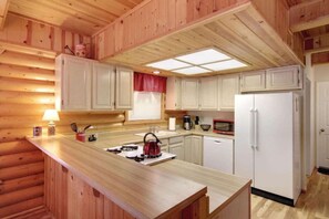 3 bedrooms - Cubs Cabin by Avantstay Classic Big Bear Cabin in Ideal Location (Big Bear Lake)