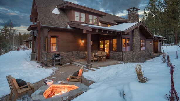 A large, two-story house with a stone chimney, a covered patio, and a fire pit. - Maple by Avantstay Modern Mountain Home w Cozy Fire Pit 15 Mins frm Northstar (Truckee)