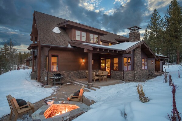 5 bedrooms - Maple by Avantstay Modern Mountain Home w Cozy Fire Pit 15 Mins frm Northstar (Truckee)