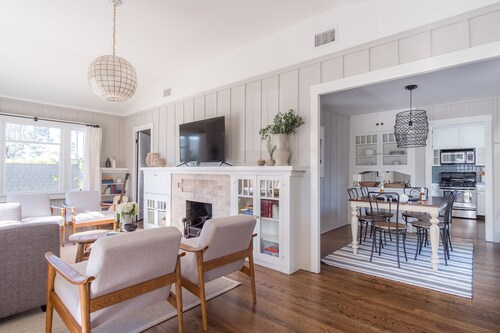 Topaz By Avantstay Adorable Cottage Walking Distance to Beach w Large Patio