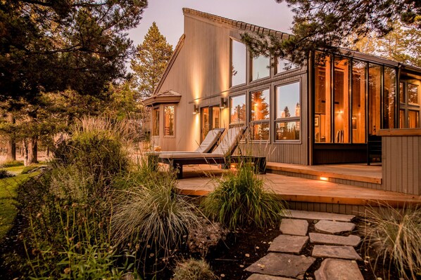 5 bedrooms - Sunriver by Avantstay Cozy Mountain Home w Indoor Pool and Hot Tub (Bend)