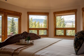 5 bedrooms - Zendo by Avantstay Serene Mountain Abode w Hot Tub Views (Breckenridge)