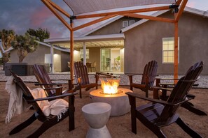 House | 3 bedrooms - Chuckwalla by Avantstay Joshua Tree Haven w Hot Tub Modern Interior (Yucca Valley)