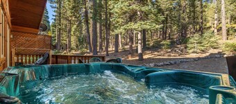 Wolf s Lair by Avantstay Swiss Chalet w Private Hot Tub Access to Northstar Resort Community