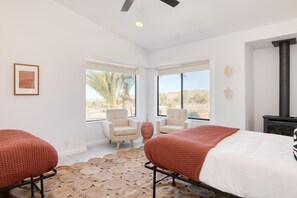 House | 4 bedrooms - Lava Rocks by Avantstay Gorgeous Desert Haven w Pool Hot Tub Fire Pit Ping Pong (Yucca Valley)