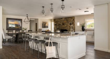 Merlot by Avantstay Exquisite Home w Pool and Stunning Patio