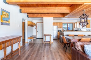 Room - Riverside Condos C102 by Avantstay Condo Close To Downtown Town Park Ski Lift 8 (Telluride)