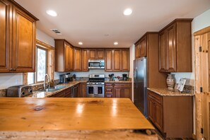 Room - Mountain Air by Avantstay Stunning Log Cabin in Big Bear w Pool Table (Big Bear City)
