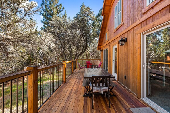 House | 3 bedrooms - Mountain Air by Avantstay Stunning Log Cabin in Big Bear w Pool Table (Big Bear City)