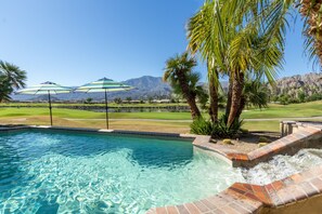 5 bedrooms - Moonshine by Avantstay Modern Stylish Estate w Bar Fire Pit Hot Tub 5 bd (La Quinta)