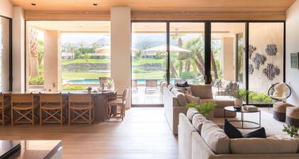 Moonshine by Avantstay Modern Stylish Estate w Bar Fire Pit Hot Tub 5 bd