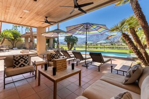 Villa | 5 bedrooms - Moonshine by Avantstay Modern Stylish Estate w Bar Fire Pit Hot Tub 5 bd (La Quinta)