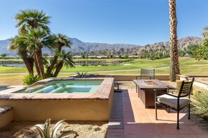 5 bedrooms - Moonshine by Avantstay Modern Stylish Estate w Bar Fire Pit Hot Tub 5 bd (La Quinta)
