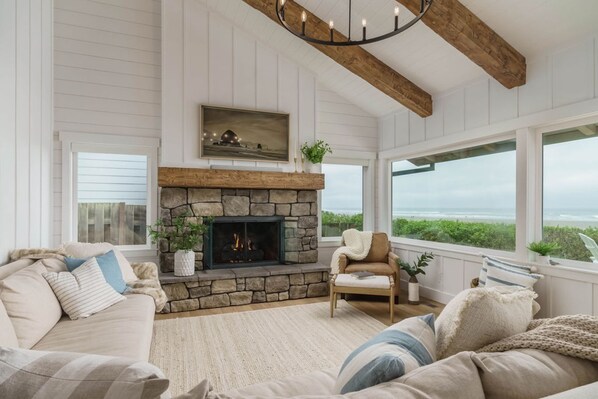 House | 3 bedrooms - Driftaway by Avantstay Direct Cannon Beach Access w Stunning Views (Cannon Beach)