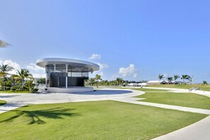 House | 2 bedrooms - Beach House Condo by Avantstay Communal Pool Gated Community Great Location Week Long Stays (Key West)