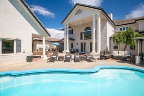 House | 7 bedrooms - Grand Contento by Avantstay Extraordinary Estate w Pool Movie Room (Temecula)