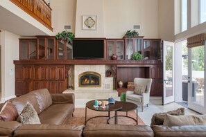 House | 7 bedrooms - Grand Contento by Avantstay Extraordinary Estate w Pool Movie Room (Temecula)