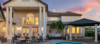 Grand Contento by Avantstay Extraordinary Estate w Pool Movie Room