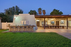 Villa | 8 bedrooms - Starlight Estate by Avantstay 20 People Architectual Mansion w Pool Tennis Court Game Room (Indio)