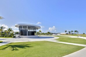 2 bedrooms - Key West Charming by Avantstay Communal Pool Gated Community Near Fort Zachary Taylor Park Week Long Stays (Key West)