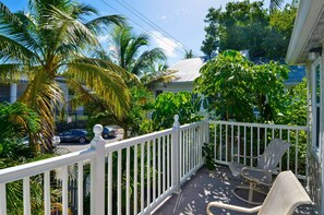 House | 2 bedrooms - Linger Longer by Avantstay Key West Walkable Gated Community Shared Pool Week Long Stays Only (Key West)