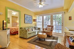 2 bedrooms - Key Lime Pie by Avantstay Ideal Location w Splash Pool Out Door Dining Month Long Stays Only (Key West)