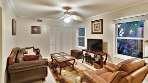 Unclassified image, 4 of 18, button - Emma s Secret by Avantstay Heart of Old Town w Shared Pool Month Long Stays Only (Key West)