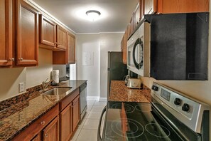 House - Emma s Secret by Avantstay Heart of Old Town w Shared Pool Month Long Stays Only (Key West)