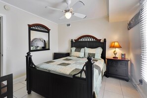 House | 2 bedrooms - Emma s Secret by Avantstay Heart of Old Town w Shared Pool Month Long Stays Only (Key West)