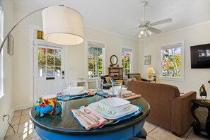 House | 1 bedroom - Spanish Lime Cottage by Avantstay Ideal Old Town Key West Location Month Long Stays Only (Key West)